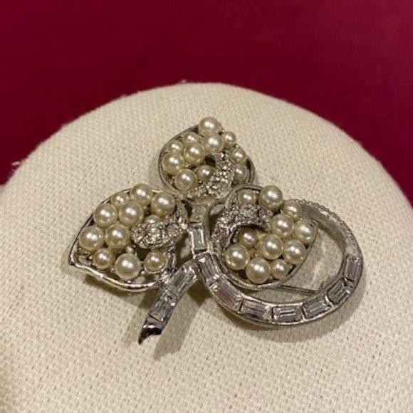 VTG TOP Designer Rhinestone Pearl BROOCH - Picture 3 of 7